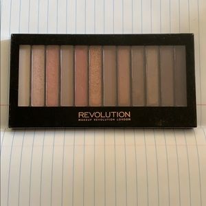Makeup revolution eyeshadow pallet